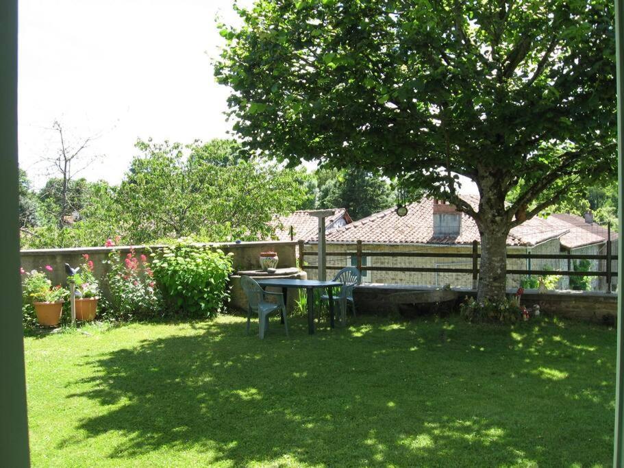 Cottage By The Chateau With Pool In National Parc Les Salles-Lavauguyon Εξωτερικό φωτογραφία