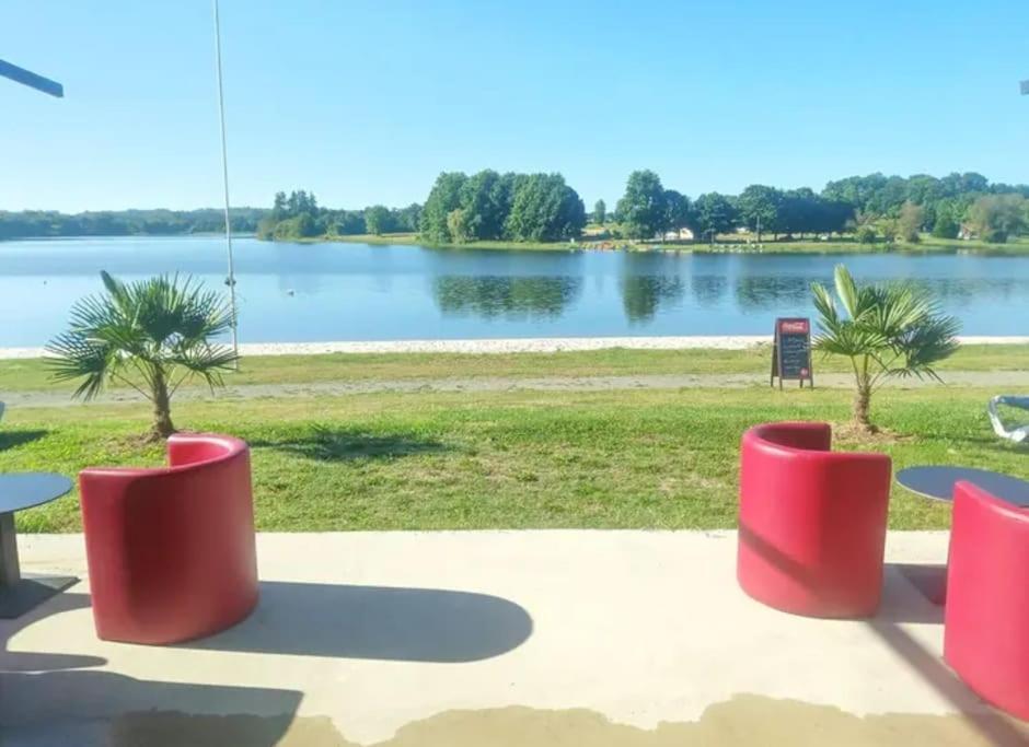 Cottage By The Chateau With Pool In National Parc Les Salles-Lavauguyon Εξωτερικό φωτογραφία