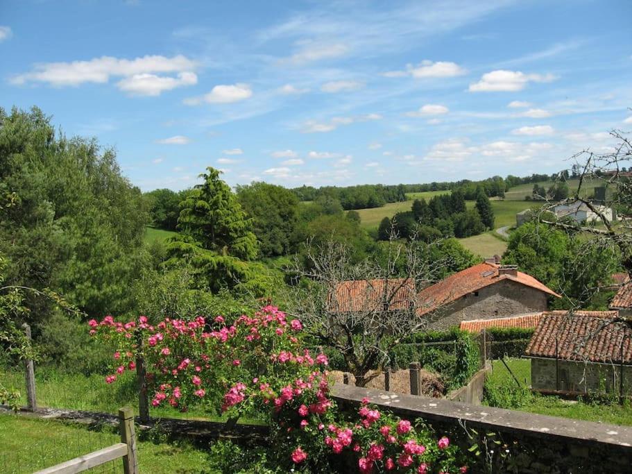 Cottage By The Chateau With Pool In National Parc Les Salles-Lavauguyon Εξωτερικό φωτογραφία