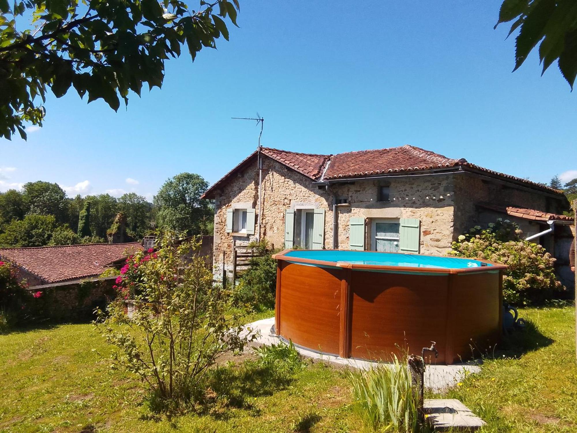 Cottage By The Chateau With Pool In National Parc Les Salles-Lavauguyon Εξωτερικό φωτογραφία